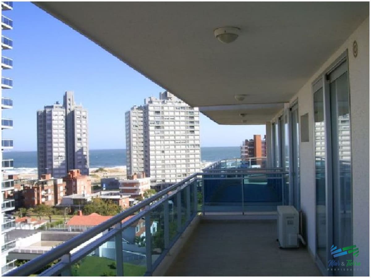 Apartamento en Brava, 2 dormitorios *