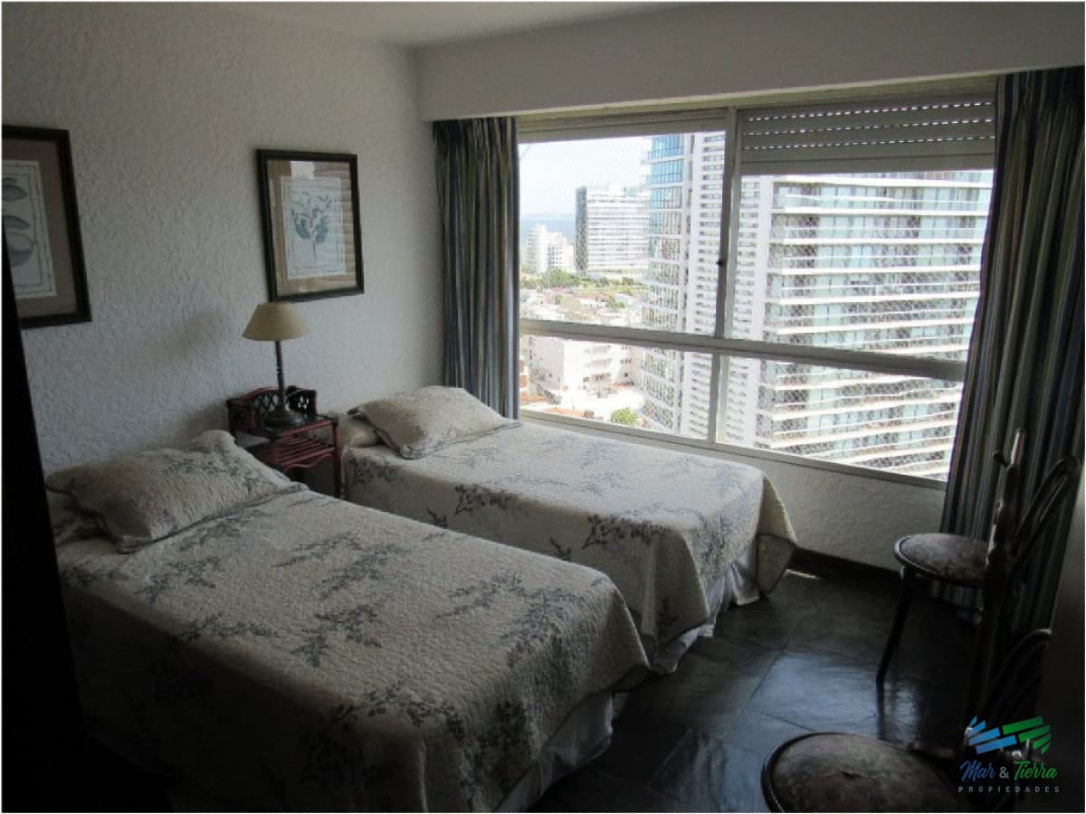Excelente edificio sobre la Brava, 1 dormitorio