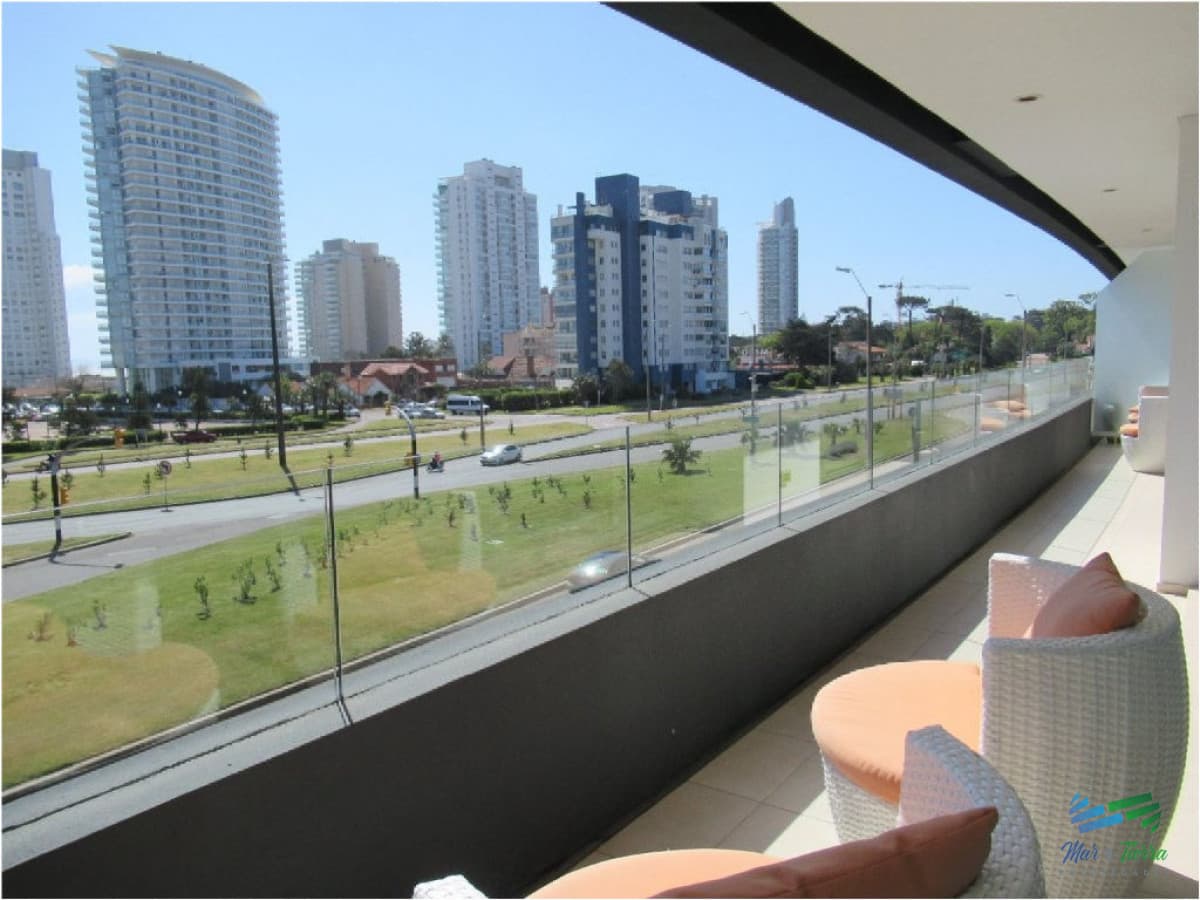 Apartamento de 3 dormitorios con excelente vista ,Punta del Este