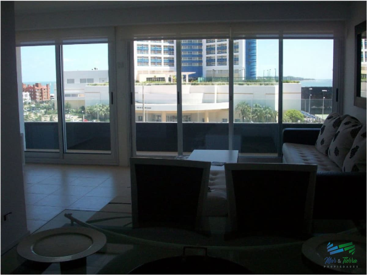 Apartamento de 2 dormitorios con vista al mar ,Punta del Este