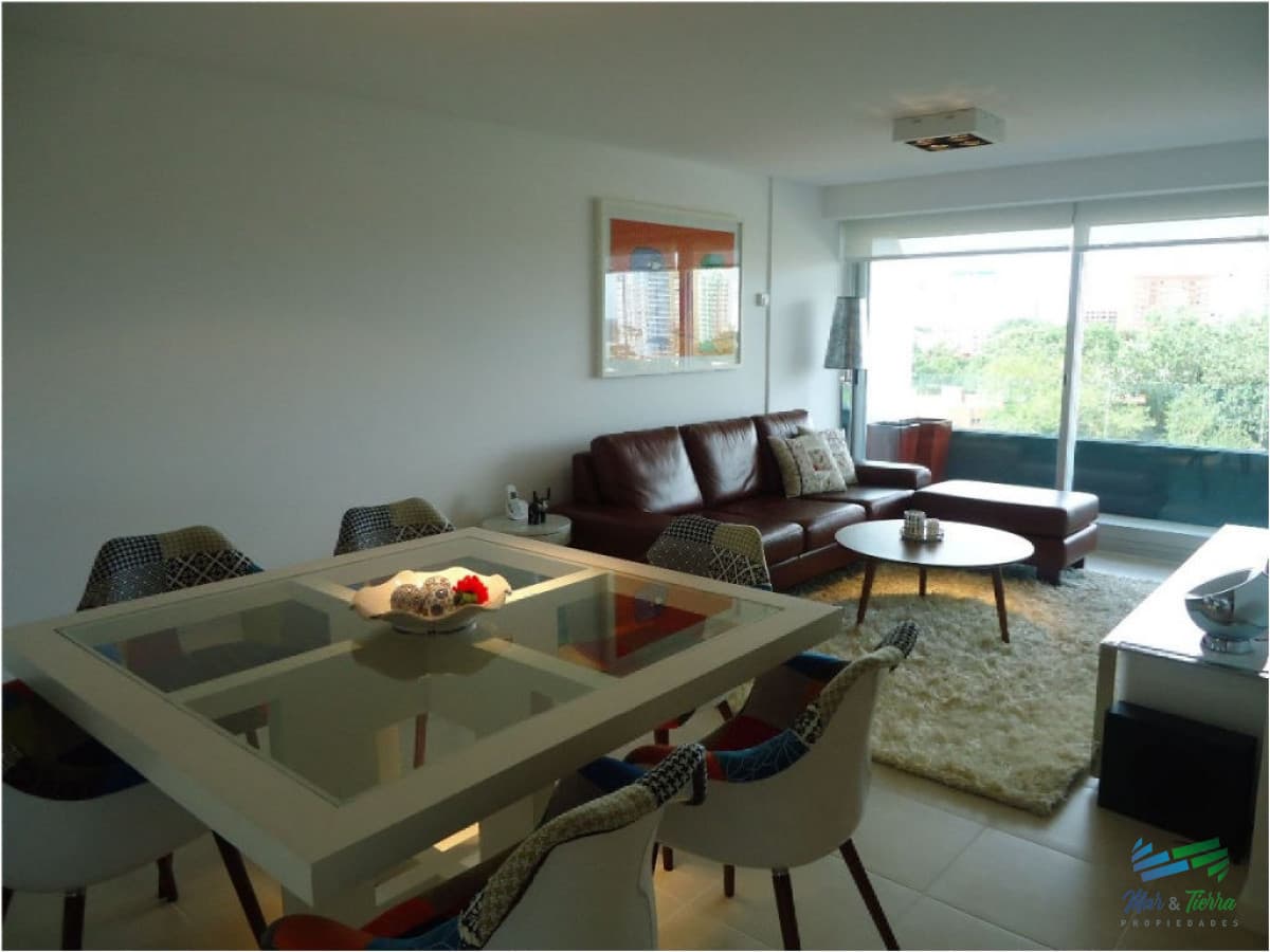 Apartamento de 2 dormitorios ,Punta del Este