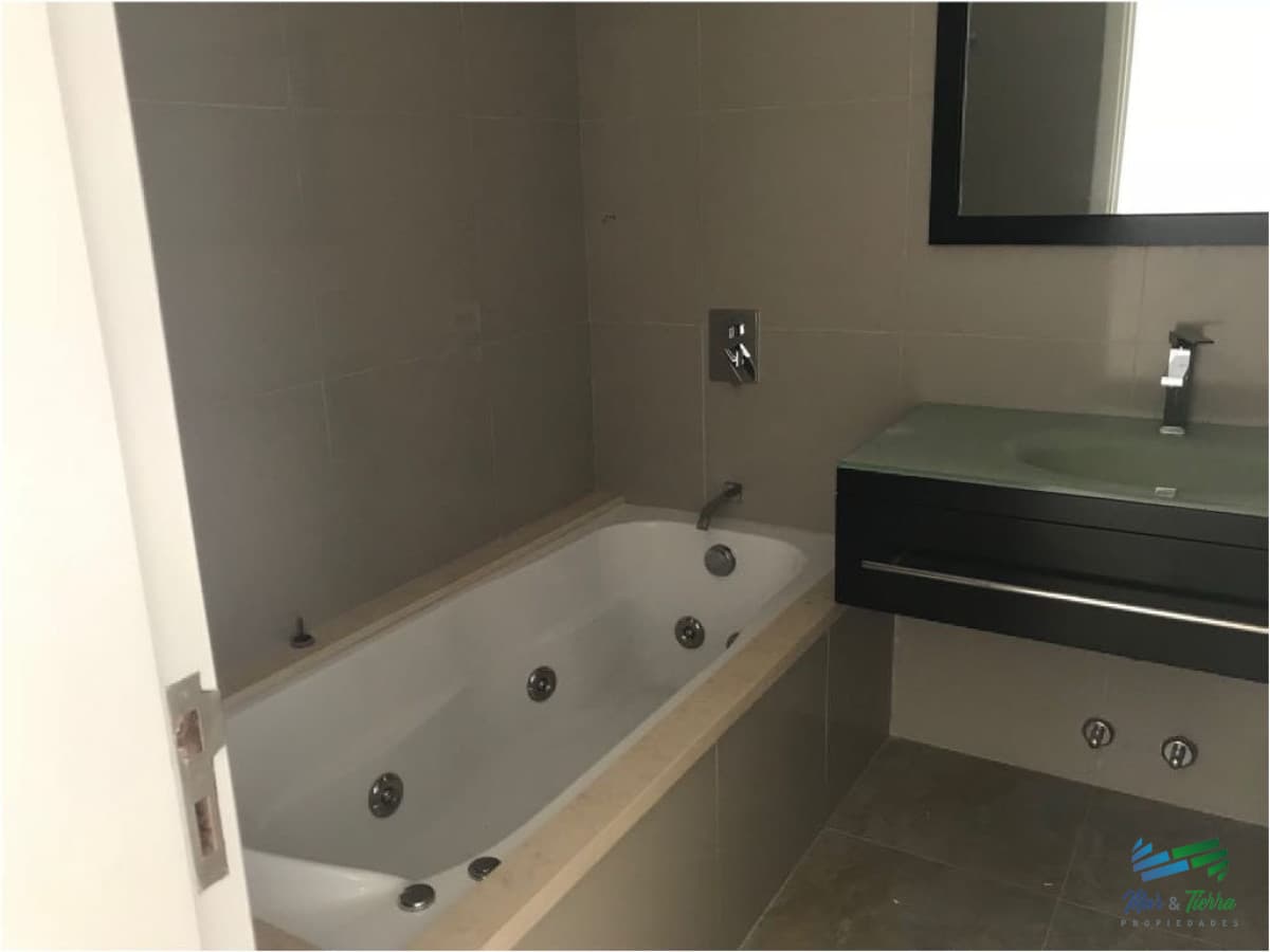 Apartamento en RincÃ³n del Indio, 3 dormitorios *