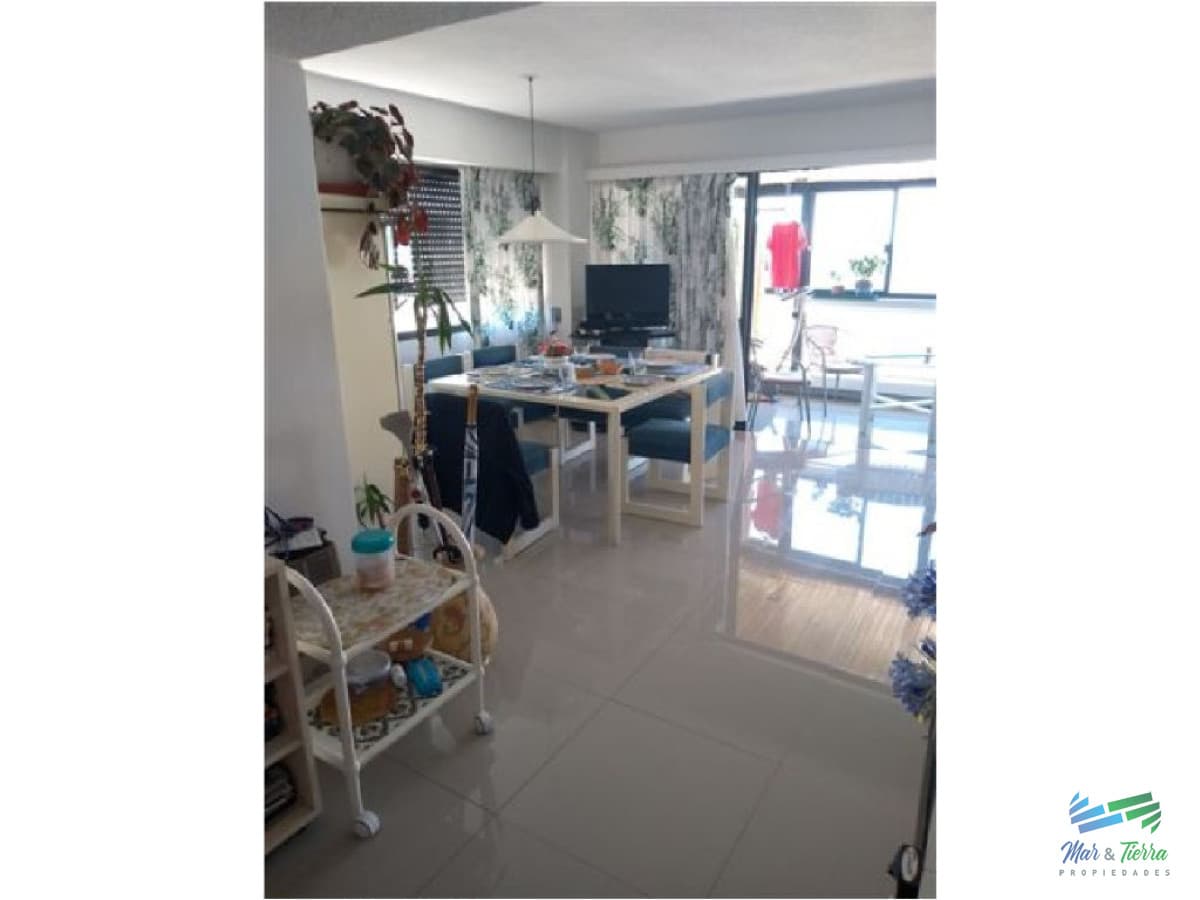 Excelente opción para vivir todo el año y/o vacacionar, ya que se encuentra rodeado de todos los servicios y frente al mar (playa brava).