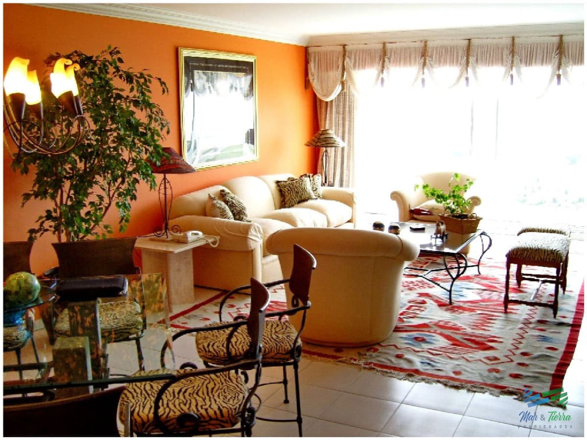 Apartamento en Brava, 3 dormitorios *