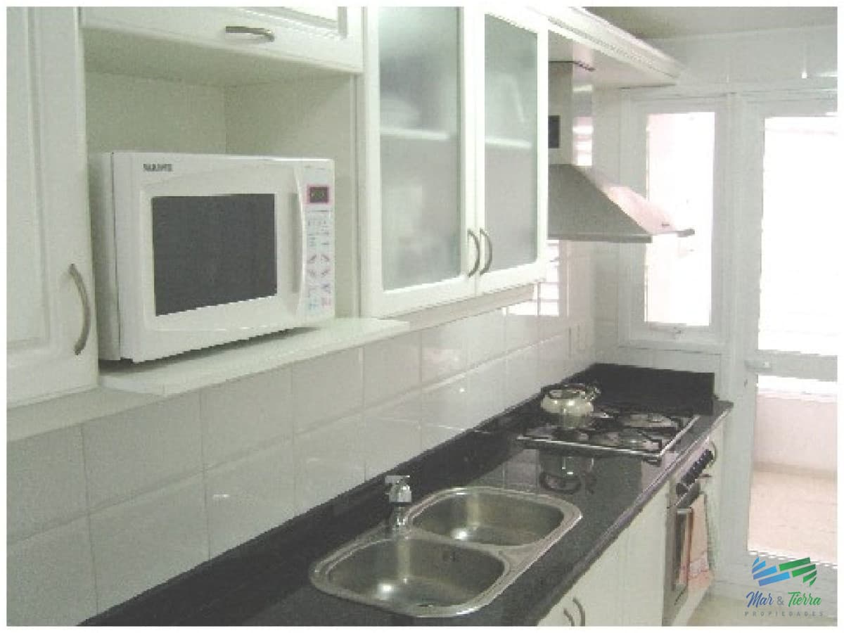 Apartamento en primera línea.. .piso alto con excelente vista al mar!