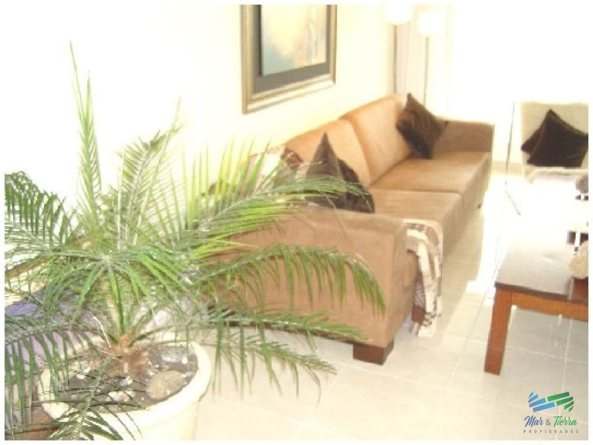 Apartamento en primera línea.. .piso alto con excelente vista al mar!