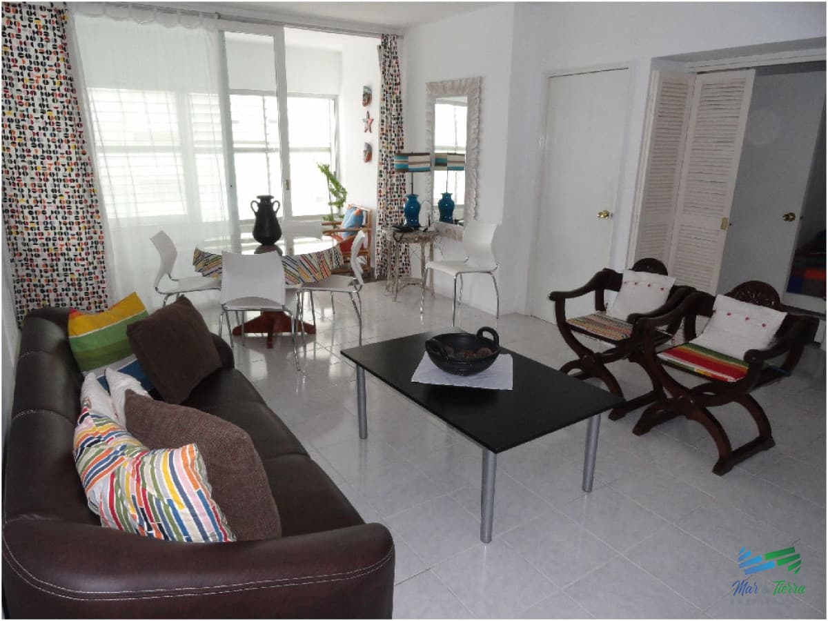 Apartamento en venta de 2 dormitorios reciclado en Peninsula, Punta del Este.