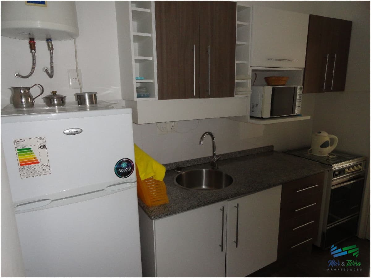Apartamento en venta de 2 dormitorios reciclado en Peninsula, Punta del Este.