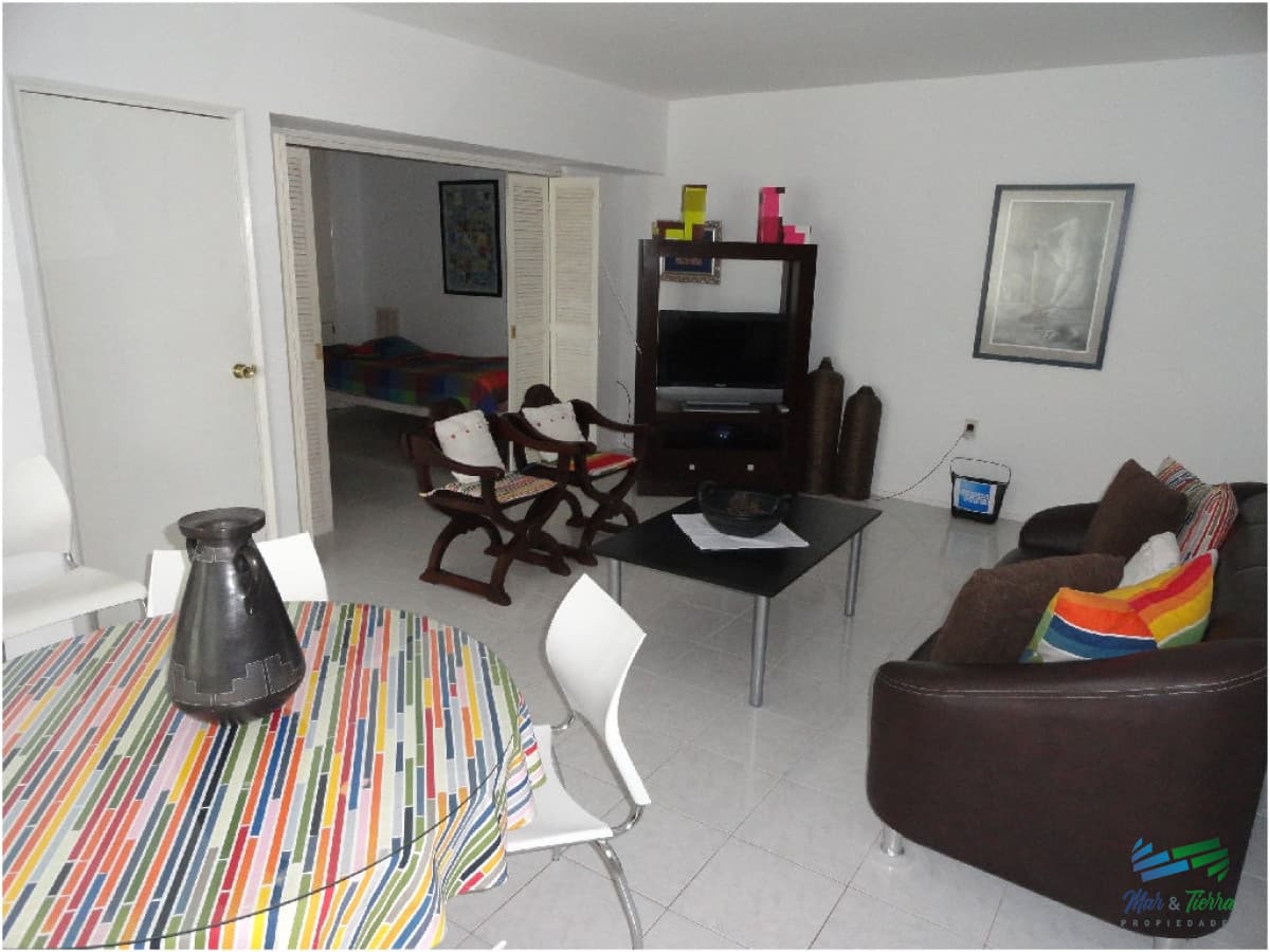 Apartamento en venta de 2 dormitorios reciclado en Peninsula, Punta del Este.