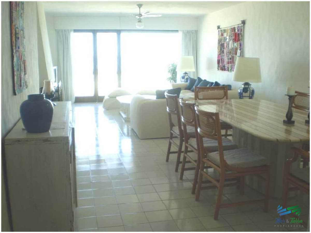 Apartamento de 3 dormitorios frente al mar en venta y alquiler, Peninsula, Punta del Este.