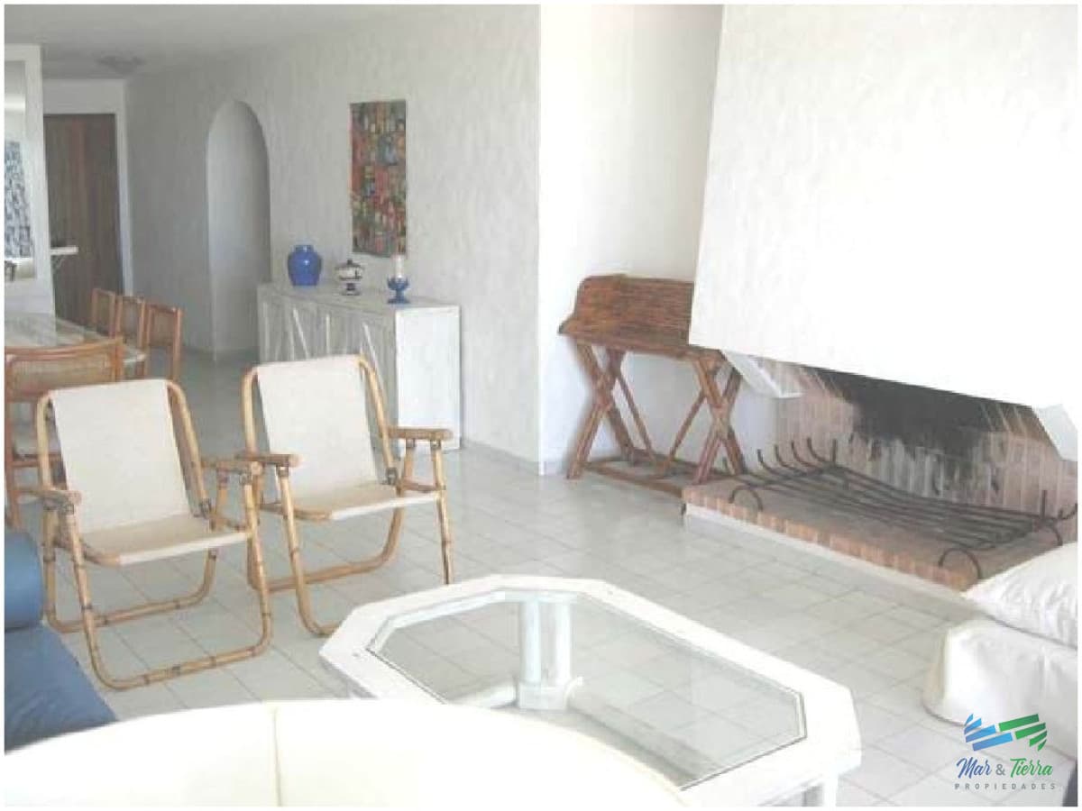 Apartamento de 3 dormitorios frente al mar en venta y alquiler, Peninsula, Punta del Este.