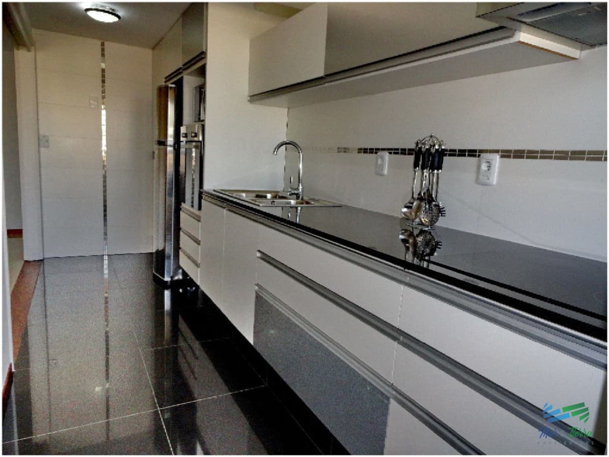 Apartamento en venta de 3 dormitorios en Peninsula, Punta del Este.