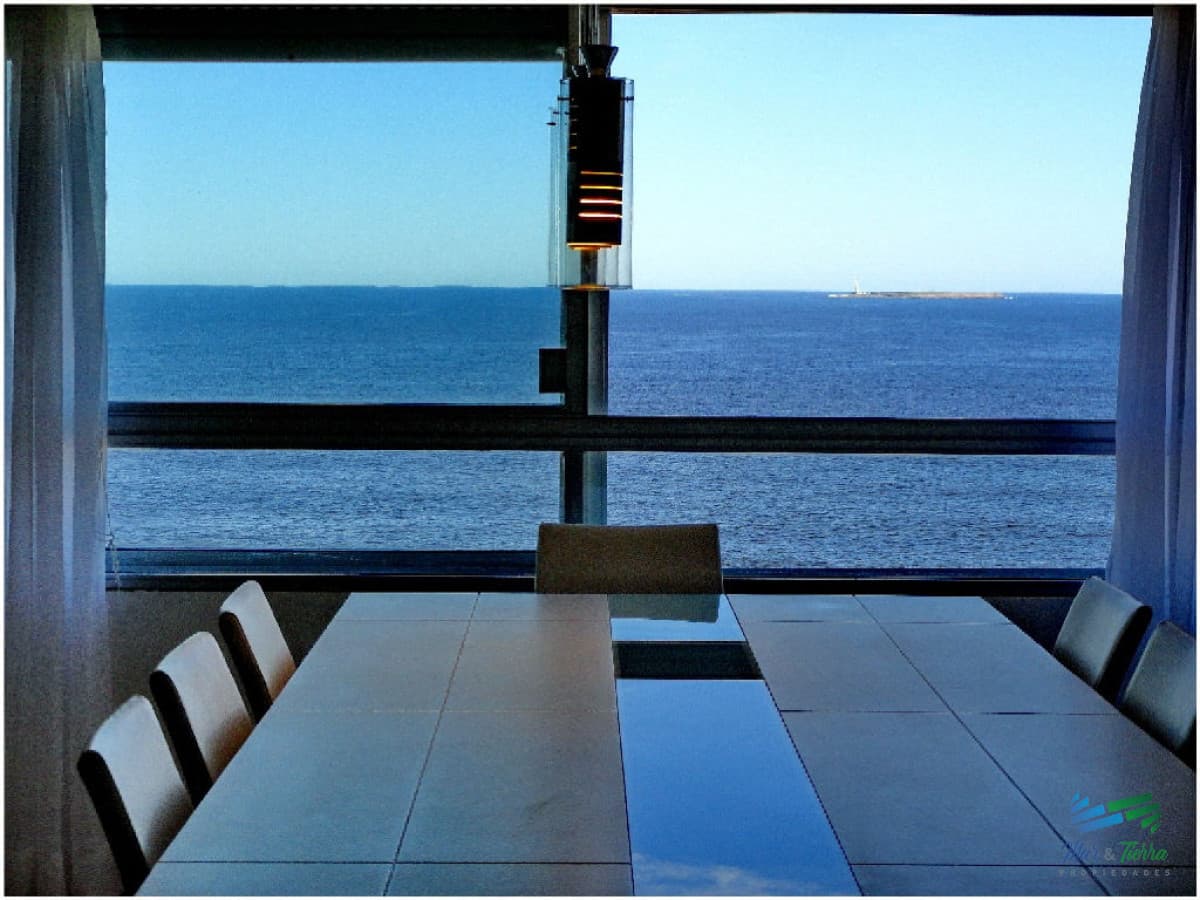 Apartamento en venta de 3 dormitorios en Peninsula, Punta del Este.