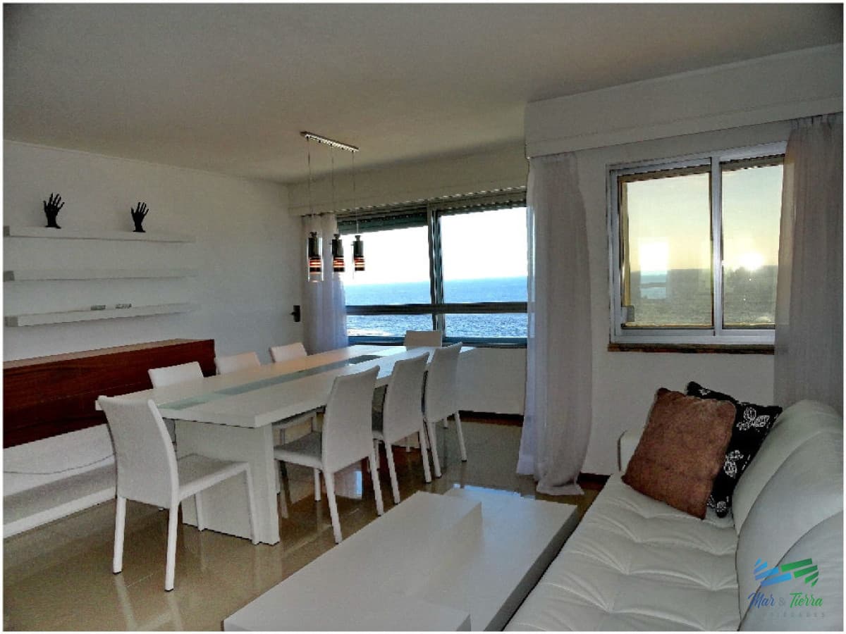 Apartamento en venta de 3 dormitorios en Peninsula, Punta del Este.