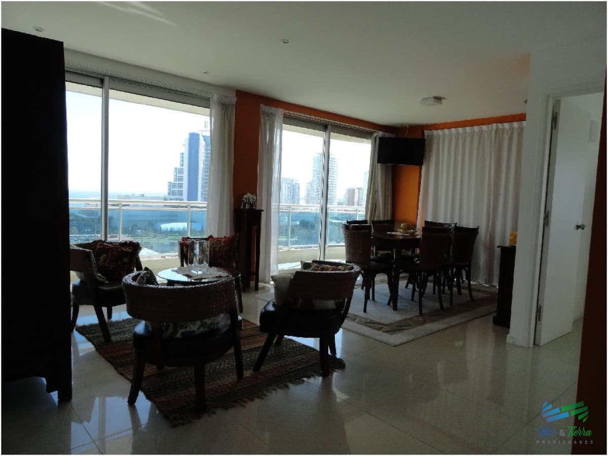Apartamento en Brava, 3 dormitorios *