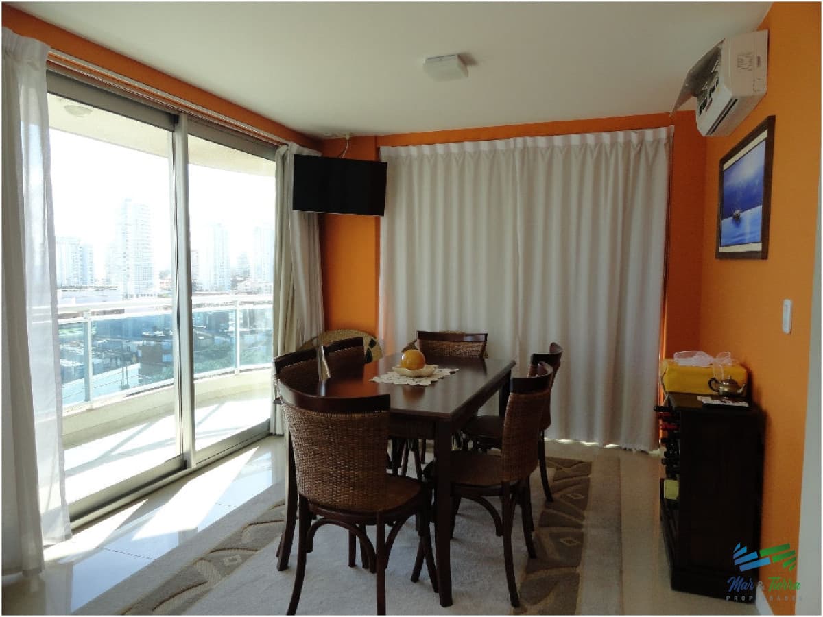 Apartamento en Brava, 3 dormitorios *