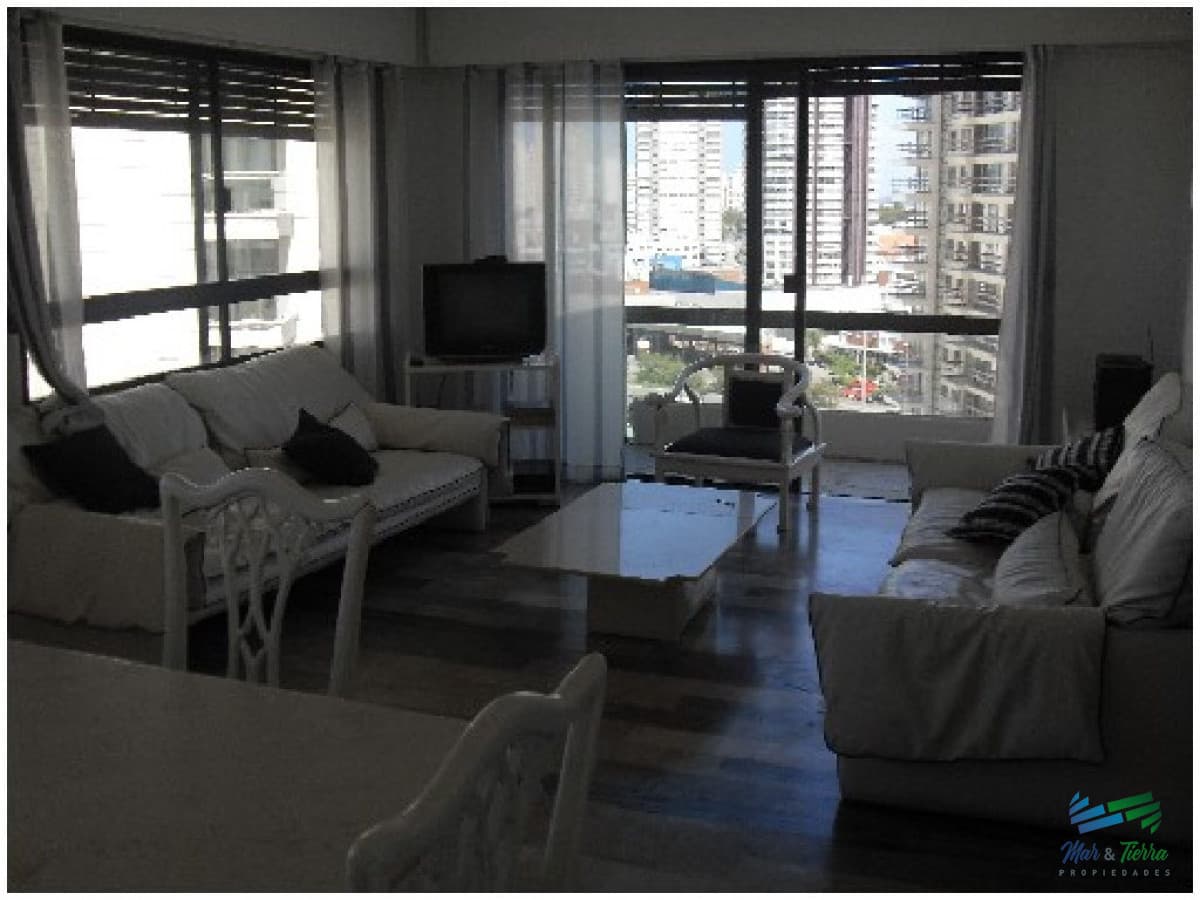 Apartamento en Brava, 3 dormitorios *