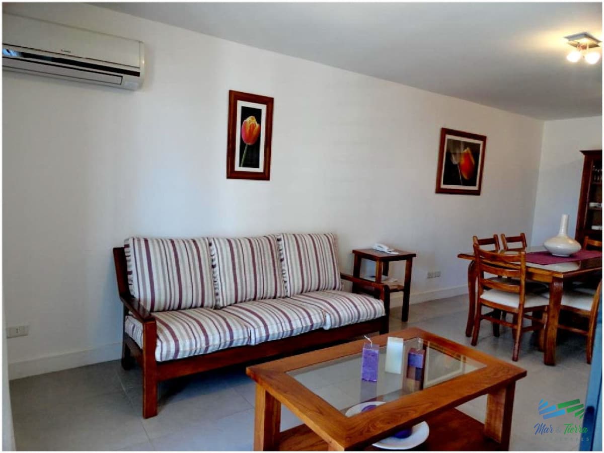 Muy lindo apartamento en piso alto , torre con todos y muy buenos servicios.