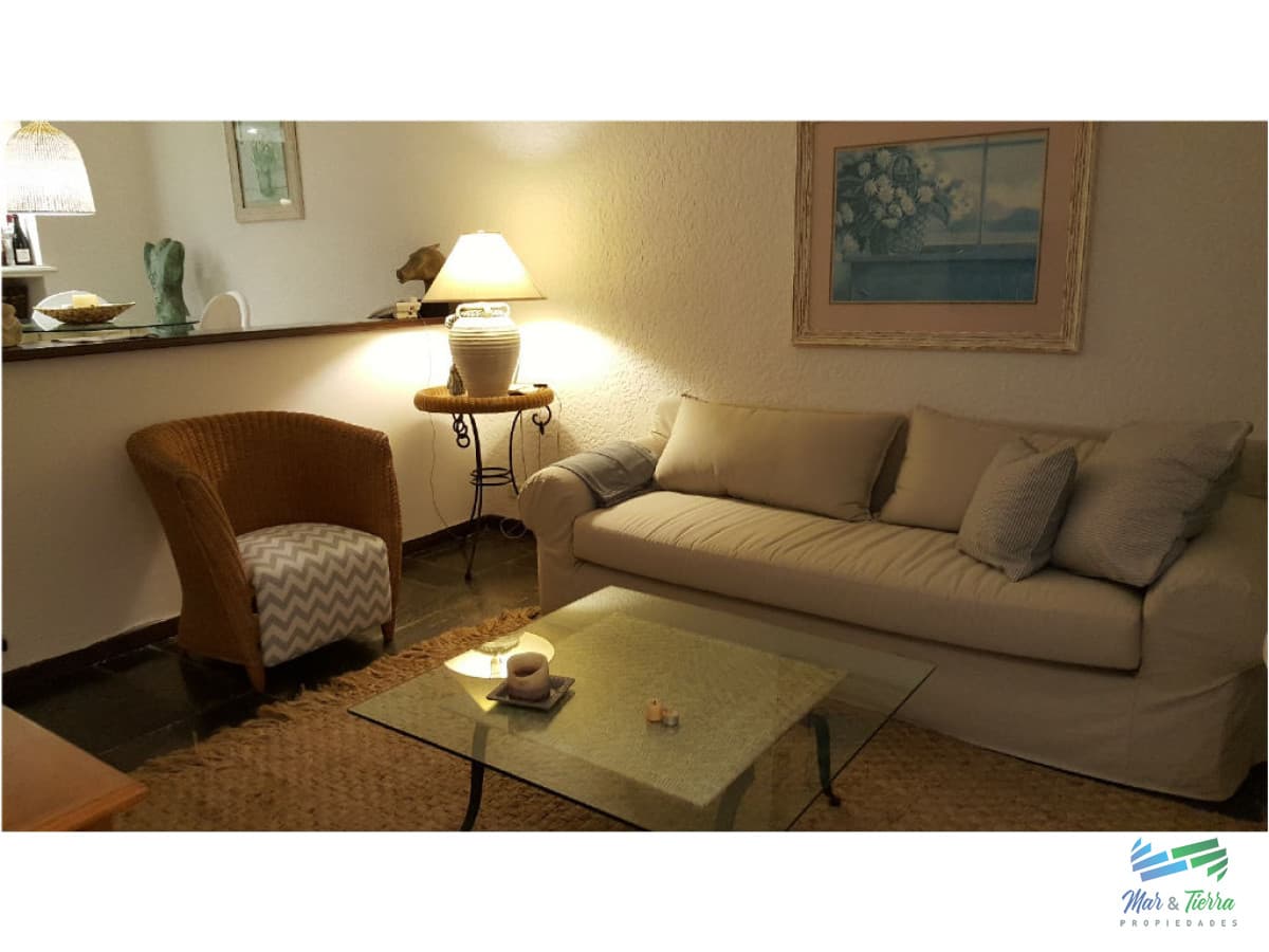 Vendo apartamento 1 dormitorio frente al mar, con excelente vista a playa brava, Punta del Este.