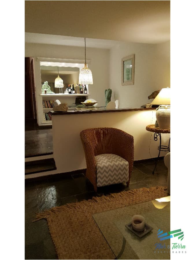 Vendo apartamento 1 dormitorio frente al mar, con excelente vista a playa brava, Punta del Este.