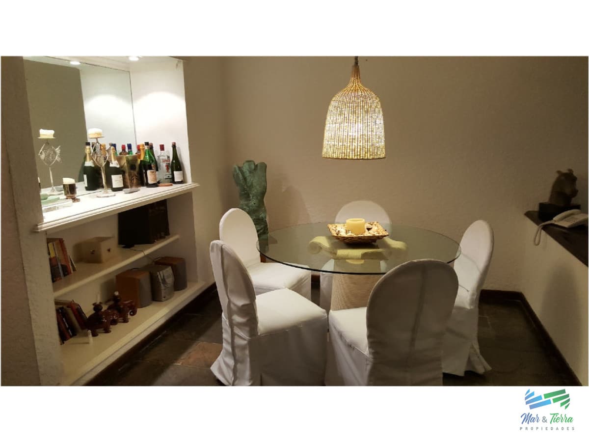 Vendo apartamento 1 dormitorio frente al mar, con excelente vista a playa brava, Punta del Este.
