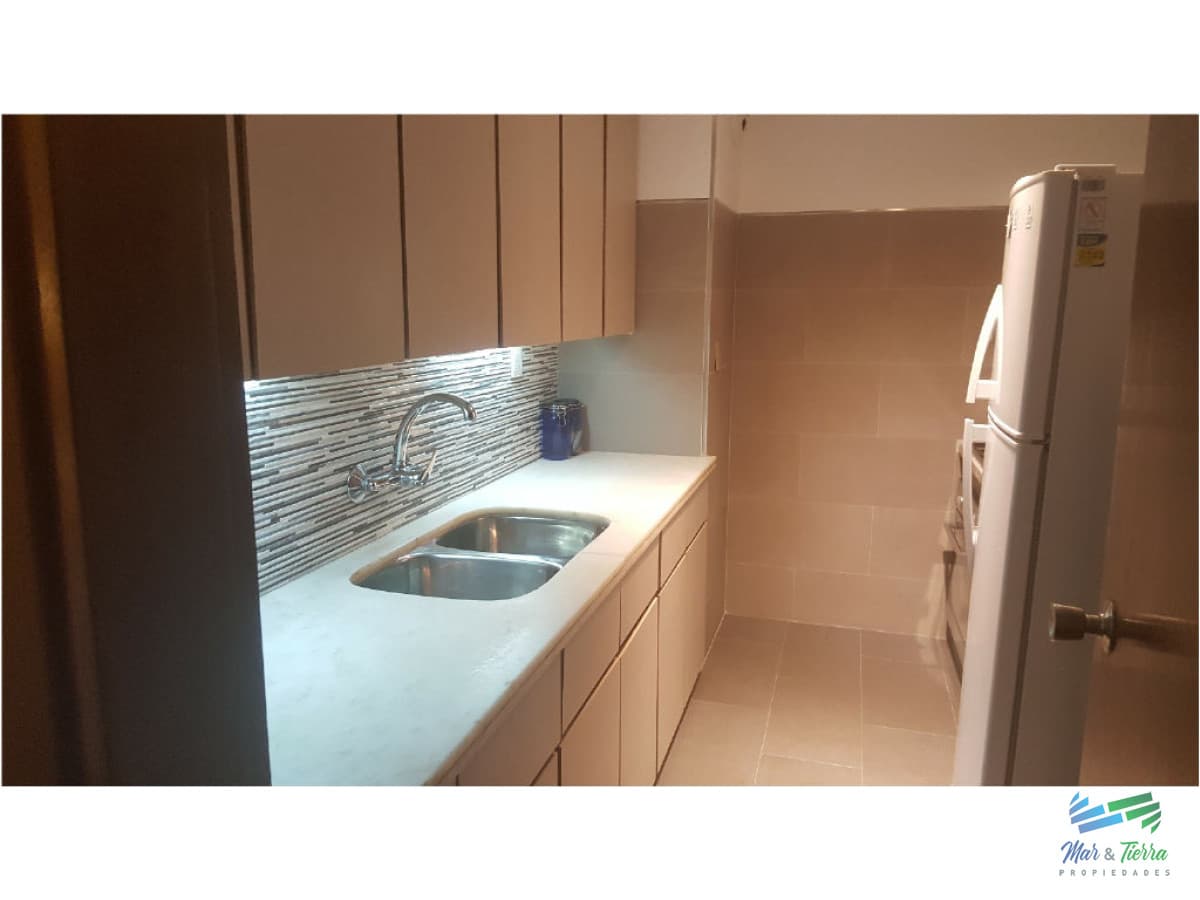 Vendo apartamento 1 dormitorio frente al mar, con excelente vista a playa brava, Punta del Este.