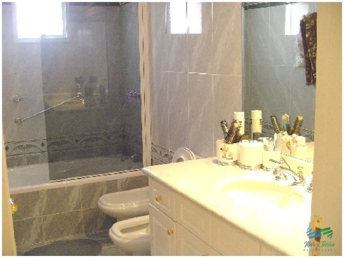 Apartamento en Alquiler y Venta, primera línea, vista franca al mar, Punta del Este