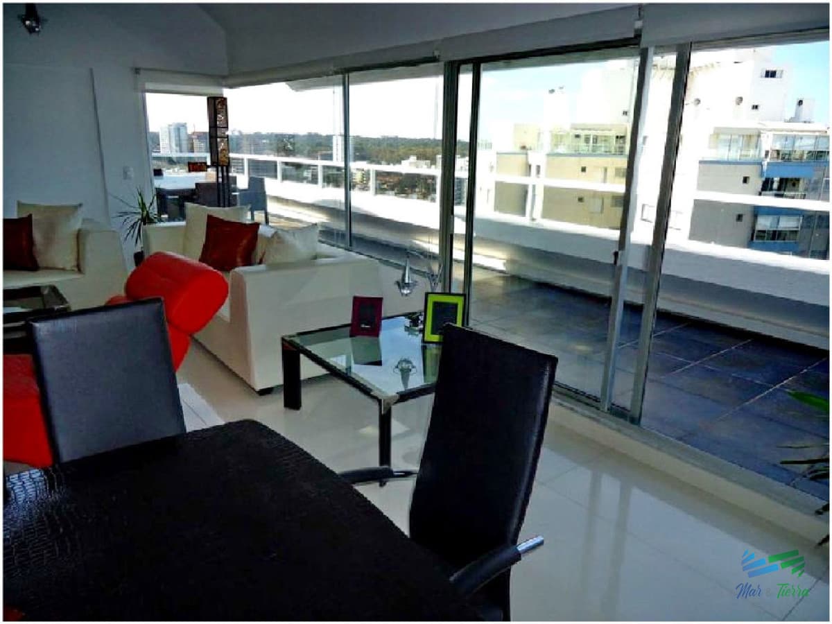 Apartamento en Brava, 3 dormitorios *