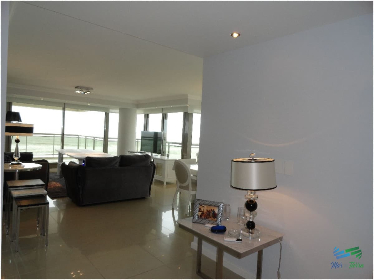 Apartamento en Brava, 3 dormitorios *