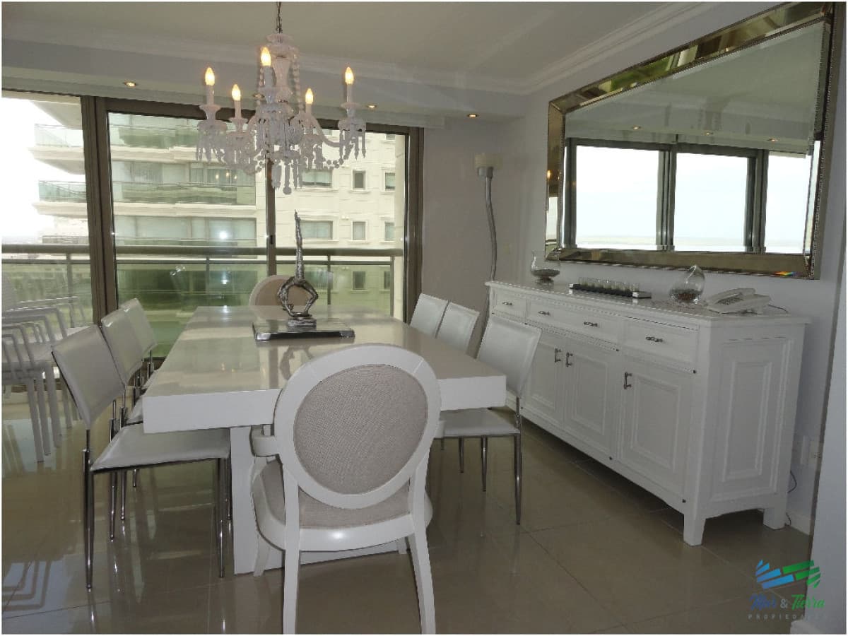 Apartamento en Brava, 3 dormitorios *