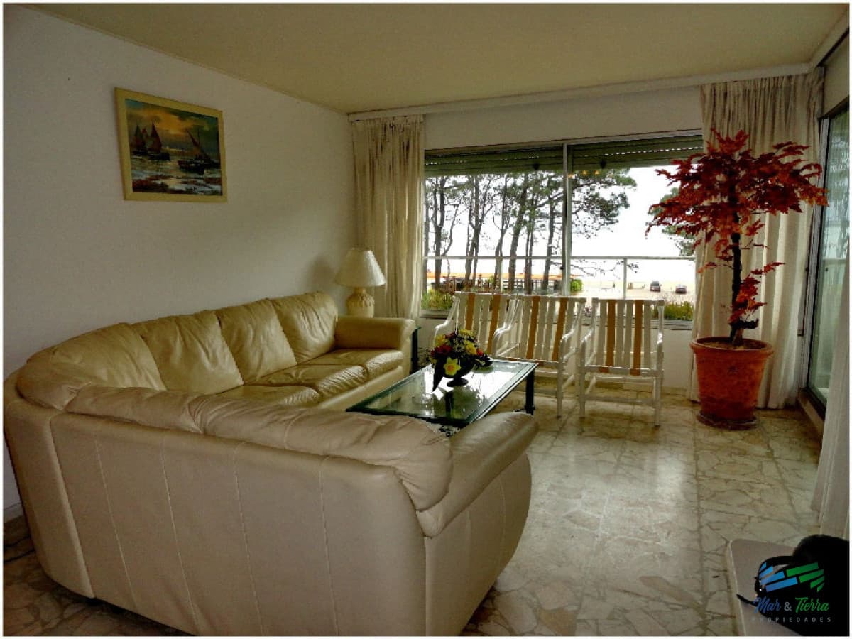 Apartamento súper amplio y cómodo , con espectacular vista, en primera línea sobre Rambla de playa Mansa.