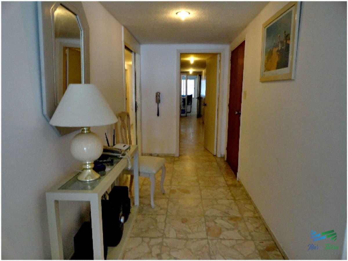 Apartamento súper amplio y cómodo , con espectacular vista, en primera línea sobre Rambla de playa Mansa.