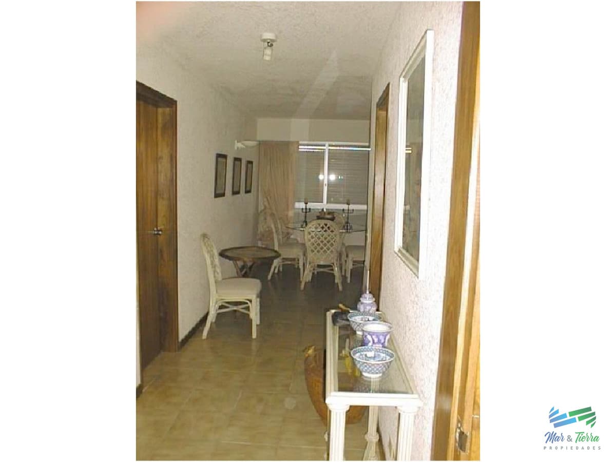 Apartamento en piso alto, torre tradicional en Punta del Este (Península)
