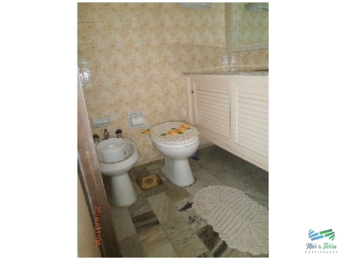 En venta.. Península.. piso intermedio.. planta amplia con vista parcial al Puerto.
