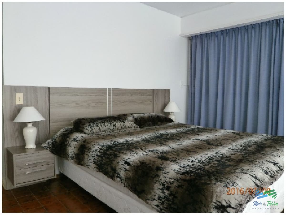 En venta.. Península.. piso intermedio.. planta amplia con vista parcial al Puerto.