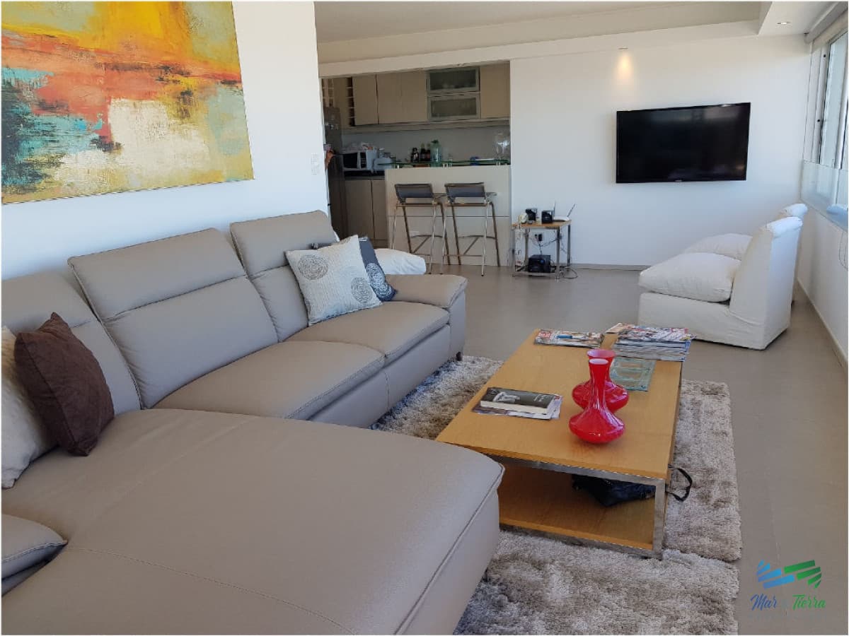 Vendo apartamento 2 dormitorios totalmente reciclado, edificio con servicios en Peninsula, Punta del Este