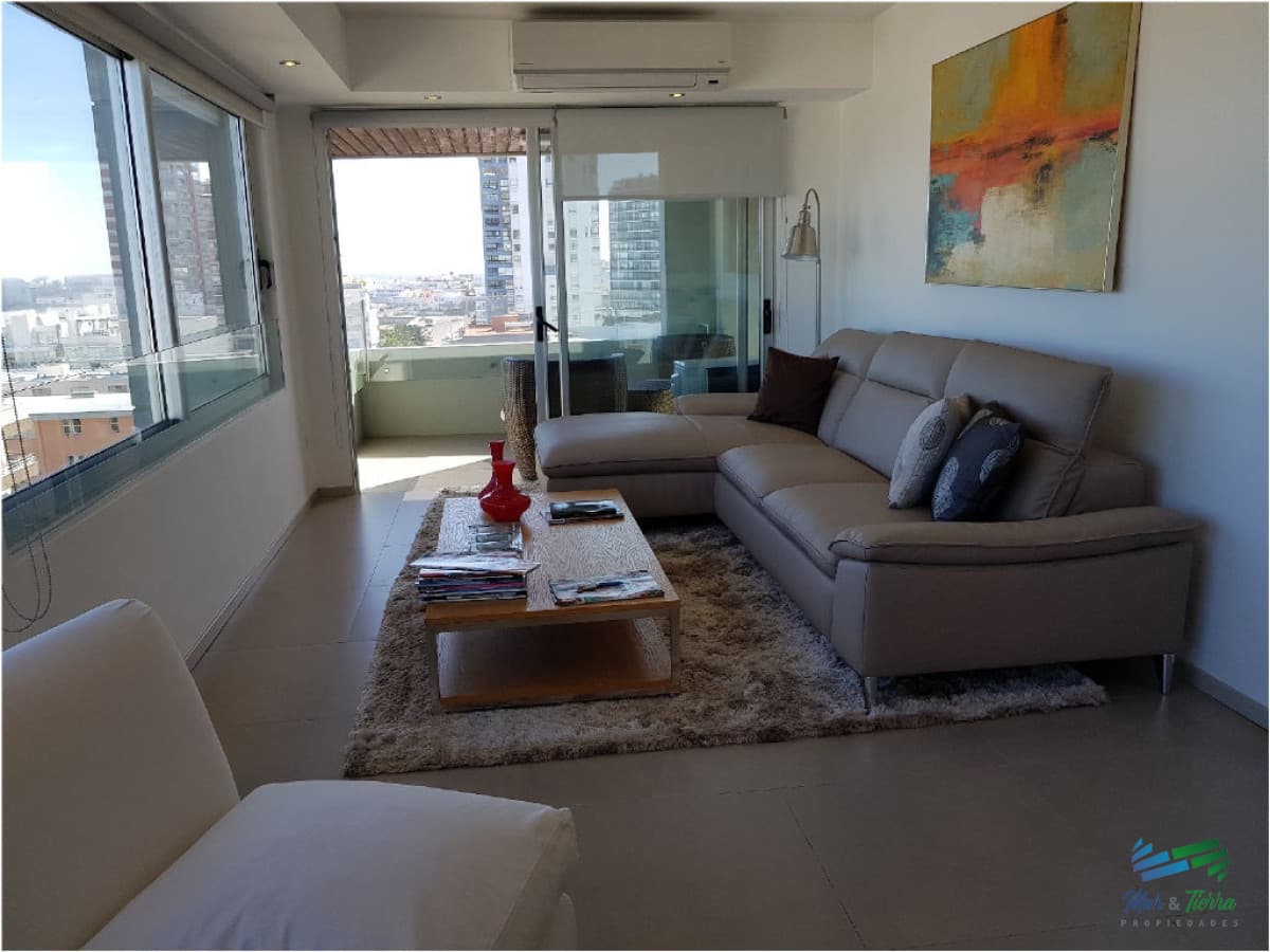 Vendo apartamento 2 dormitorios totalmente reciclado, edificio con servicios en Peninsula, Punta del Este