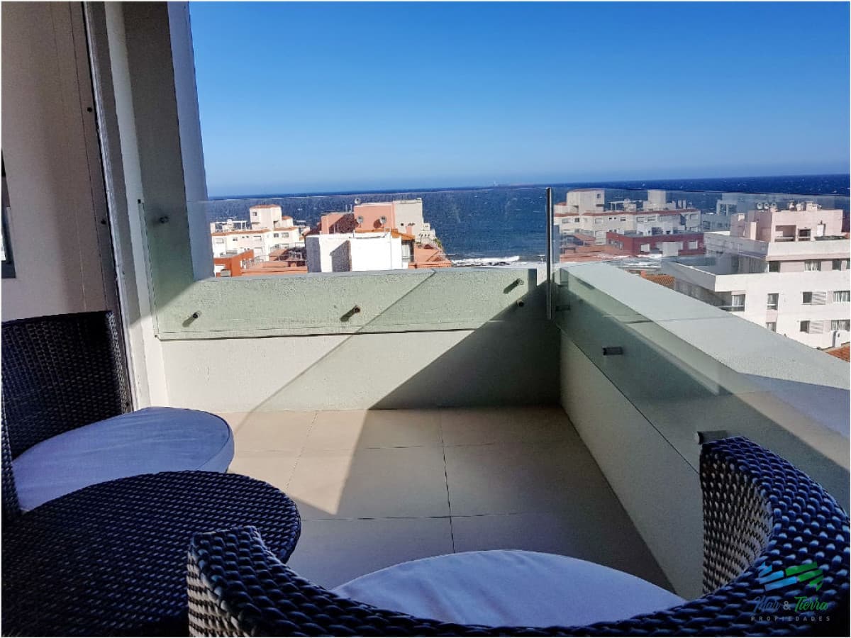 Vendo apartamento 2 dormitorios totalmente reciclado, edificio con servicios en Peninsula, Punta del Este