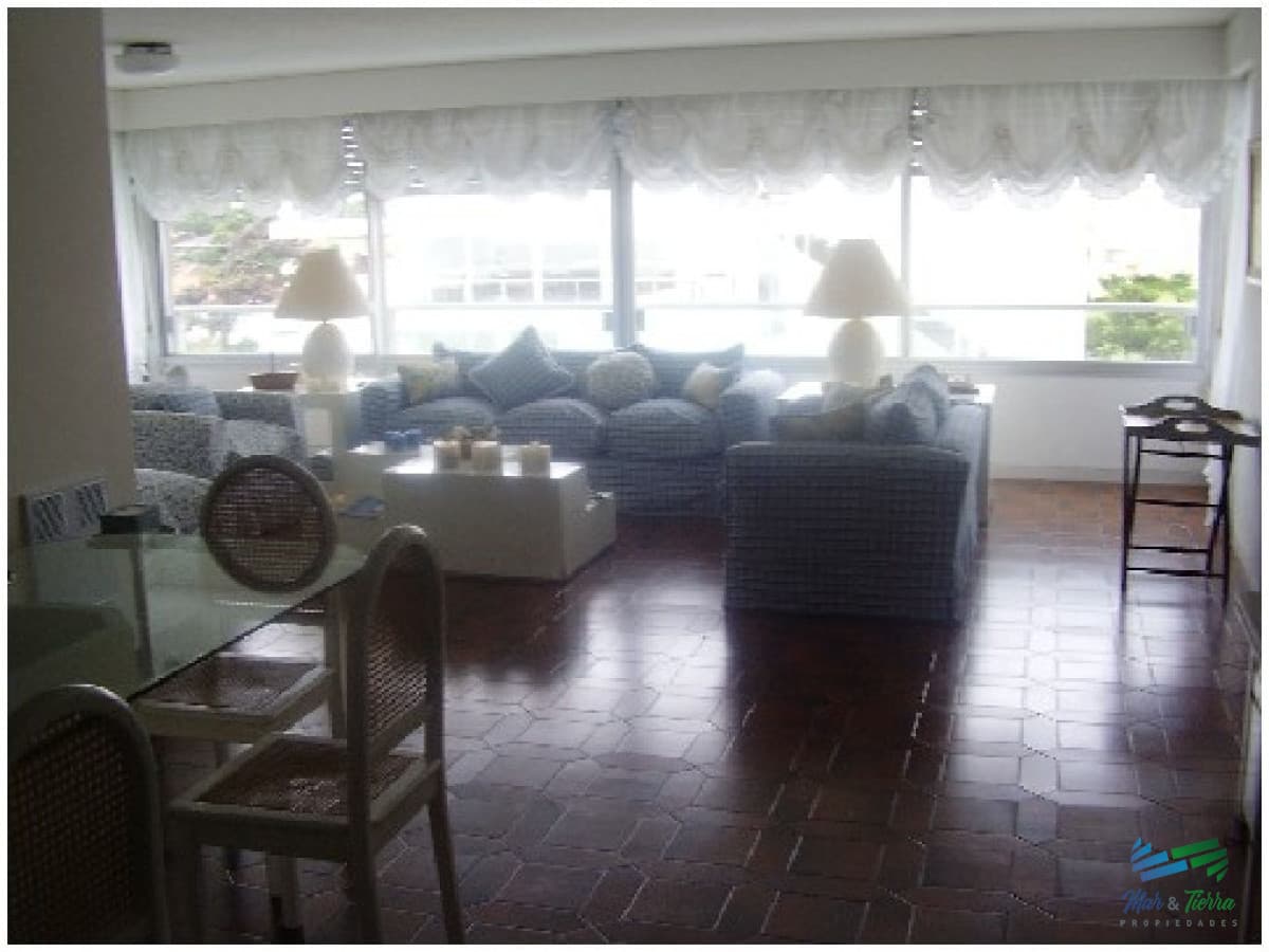 Apartamento en Brava, 3 dormitorios *