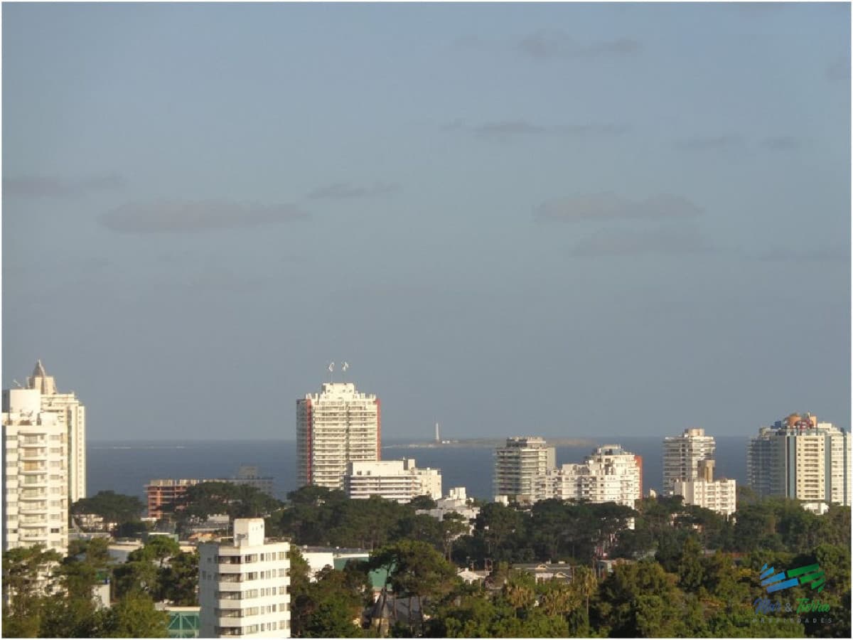 Apartamento en Roosevelt, 3 dormitorios *