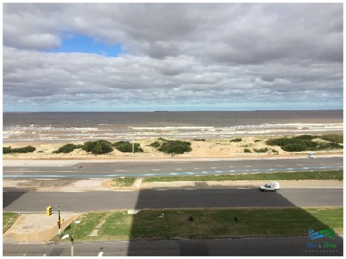 Apartamento en venta sobre Rbla., muy linda vista! Brava, Punta del Este