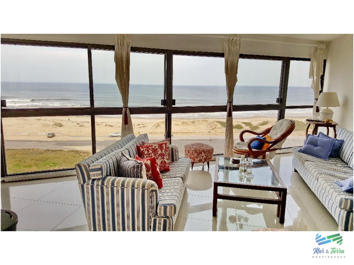 Apartamento en Brava, 3 dormitorios *