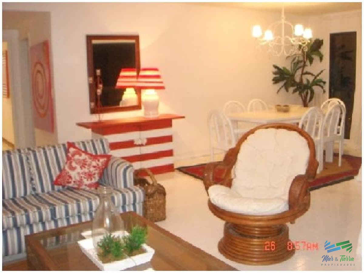 Apartamento en Brava, 3 dormitorios *