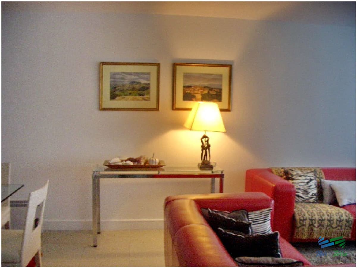 Apartamento de 3 dormitorios con muy buenos servicios en alquiler en Punta del Este