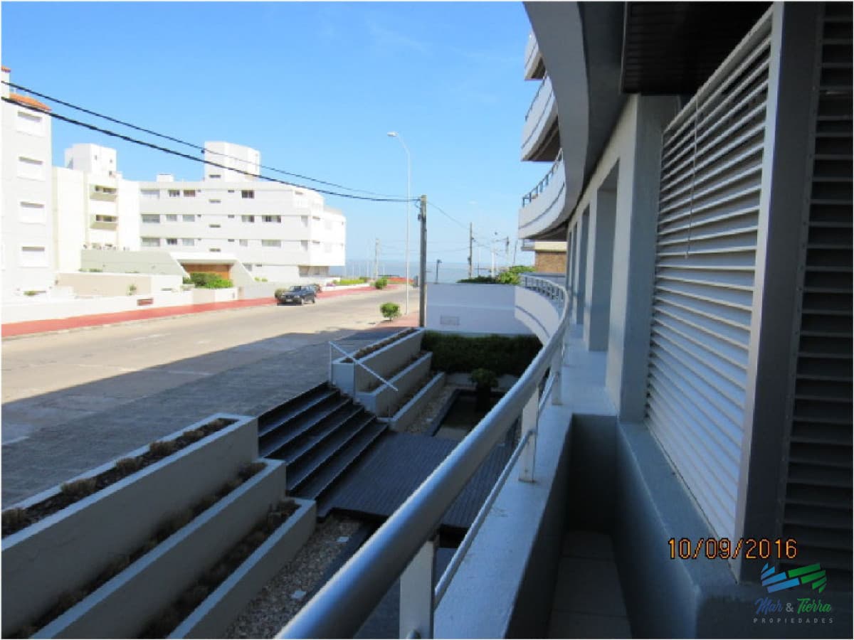 Apartamento de 2 dormitorios en venta con vista al mar, Punta del Este