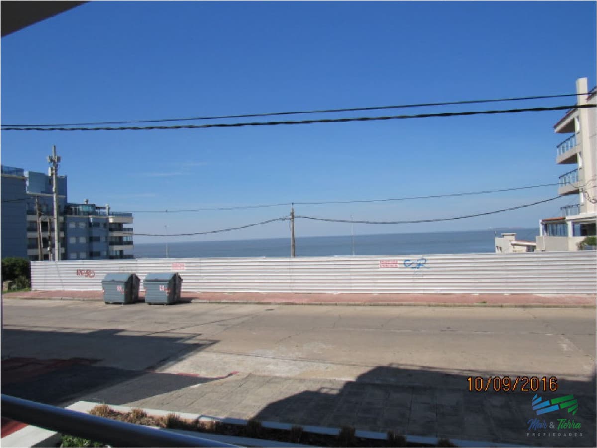 Apartamento de 2 dormitorios en venta con vista al mar, Punta del Este