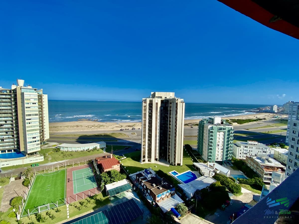En venta , piso alto , con espectacular vista al mar!!!