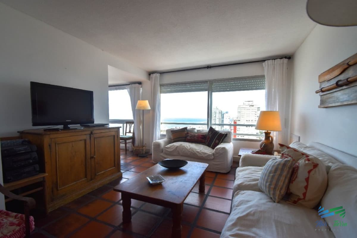 Apartamento de 3 dormitorios con vista al mar ,Punta del Este
