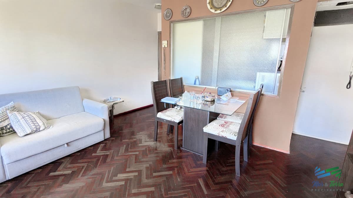 Venta apartamento un dormitorio con cochera en la península