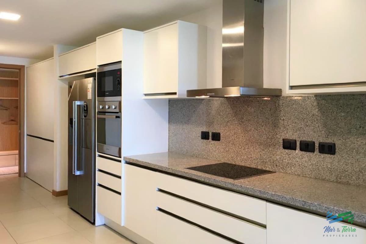 DEPARTAMENTO CON PISCINA PROPIA EN VENTA, 3 DORMITORIOS EN SUITE, PUNTA DEL ESTE